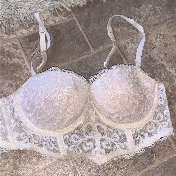 Lacey white lingerie - Picture 1 of 3